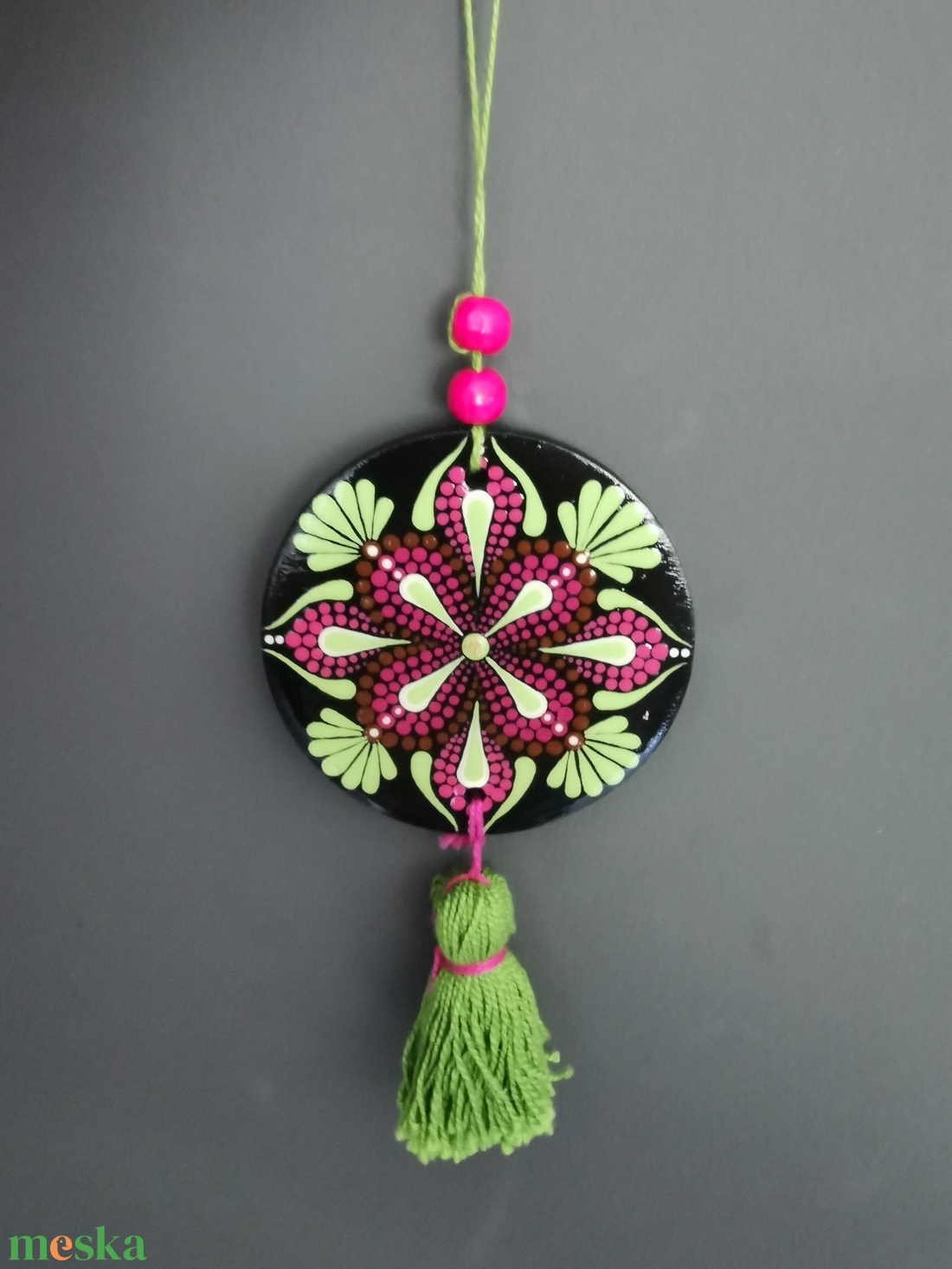 Fa korongra festett talizmán bojttal - Zöld-magenta - otthon & életmód - dekoráció - spiritualitás - mandala - Meska.hu Fa korongra festett talizmán bojttal - Zöld-magenta - otthon & életmód - dekoráció - spiritualitás - mandala - Meska.hu