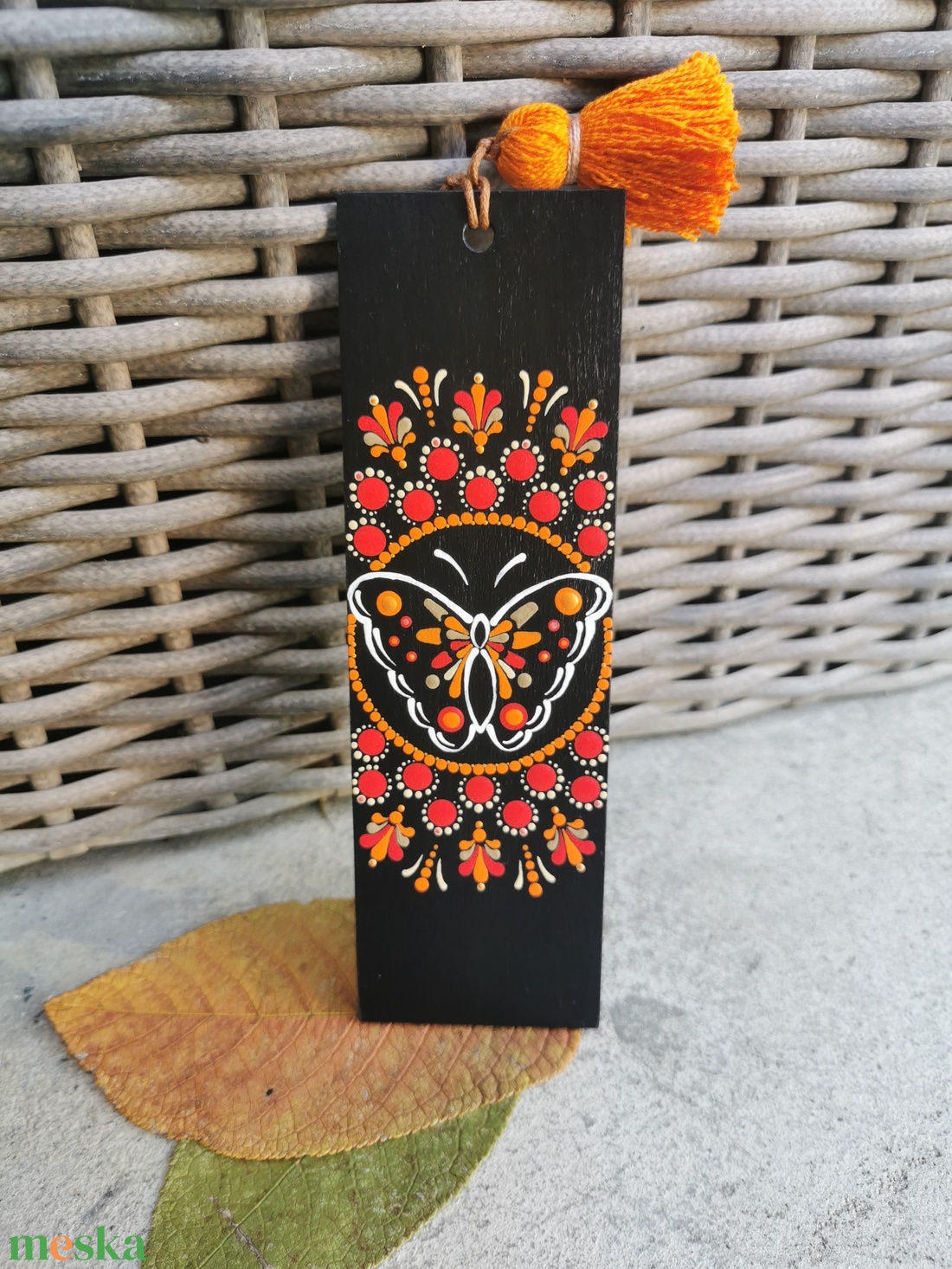 Fa alapra festett mandala könyvjelző - Őszi pillangó - könyv & zene - könyvjelző - Meska.hu