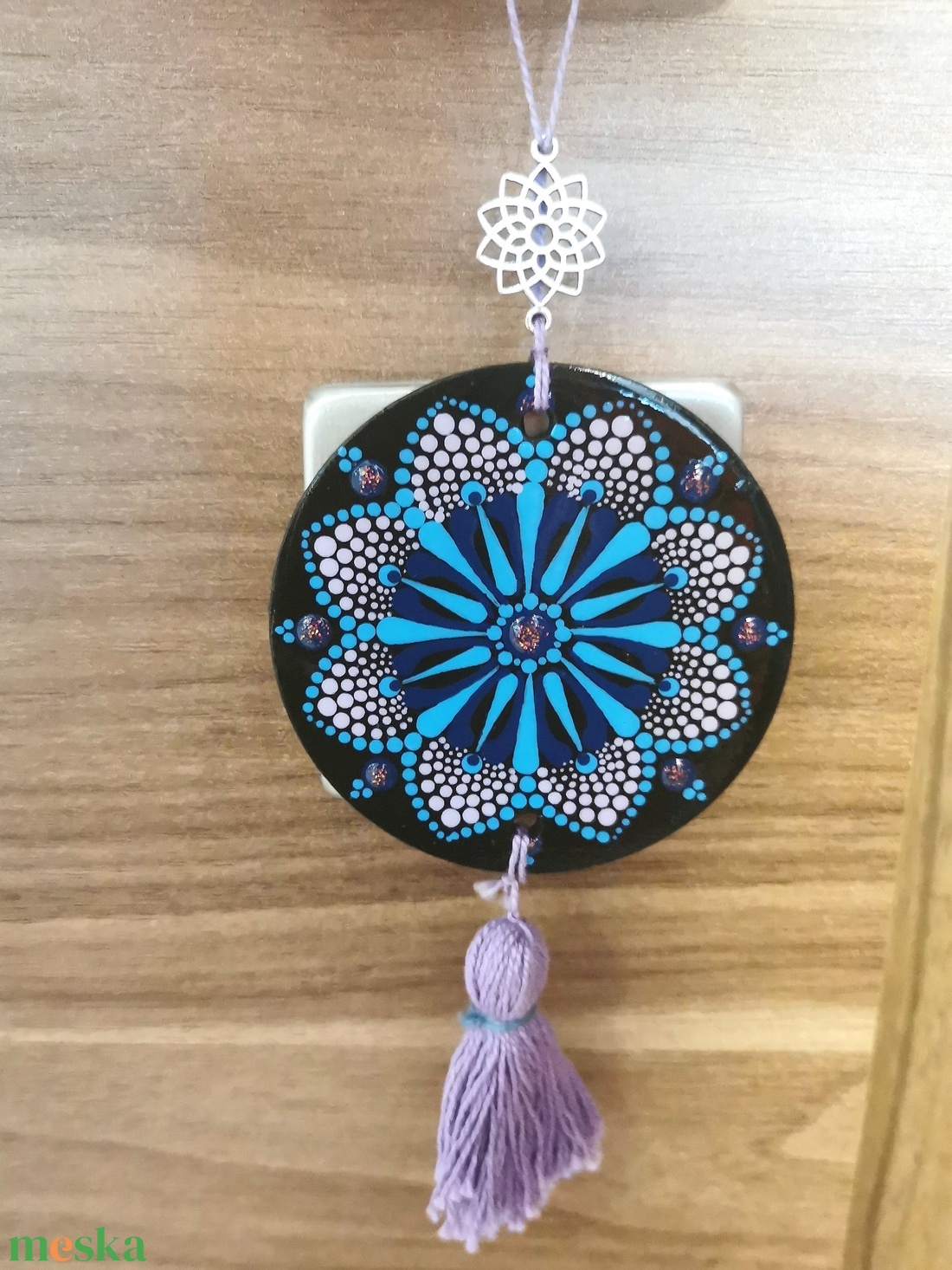Fa korongra festett talizmán bojttal - Kék-lila - otthon & életmód - dekoráció - spiritualitás - mandala - Meska.hu Fa korongra festett talizmán bojttal - Kék-lila - otthon & életmód - dekoráció - spiritualitás - mandala - Meska.hu