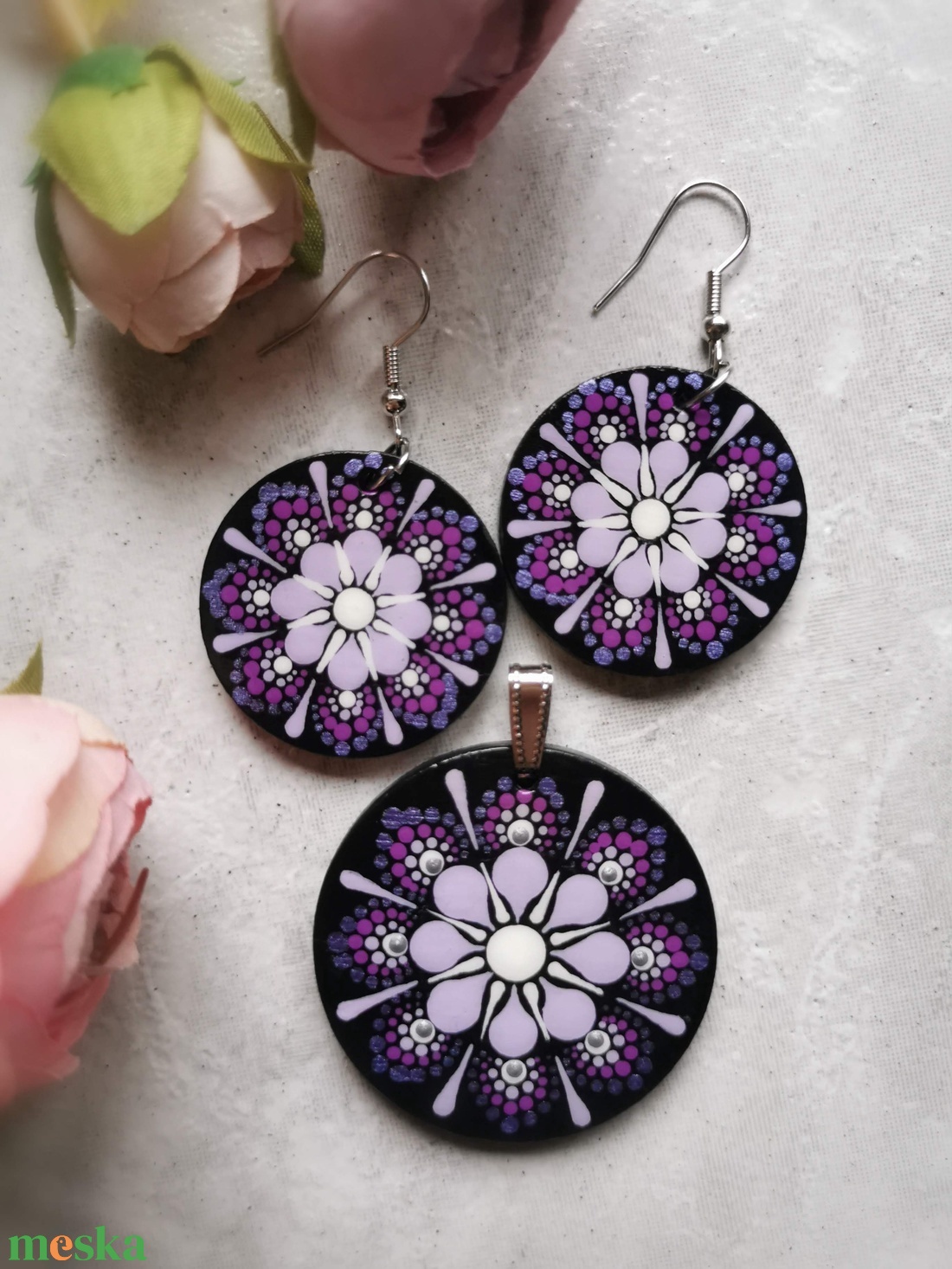 Többféle fa medál + fülbevaló szett - Türkiz/Lila/Sárga választható variációkban - ékszer - ékszerszett - Meska.hu