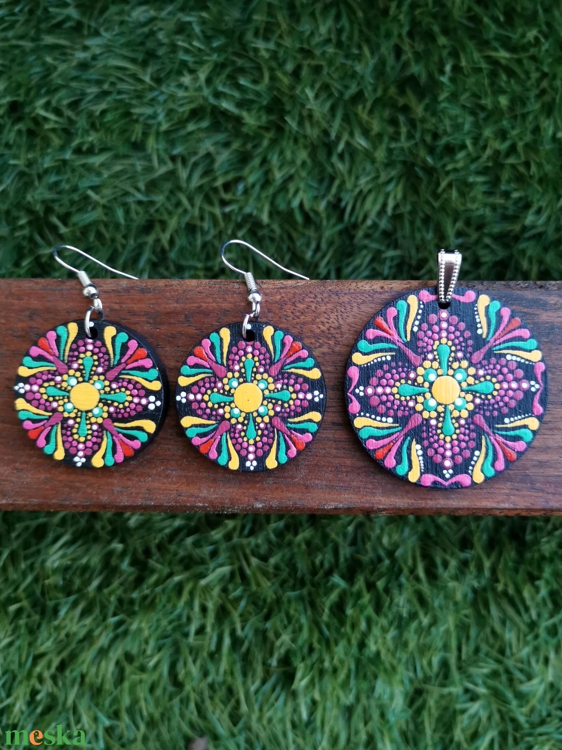 Többféle fa medál + fülbevaló szett - Tarka/Piros/Türkiz választható variációkban - ékszer - ékszerszett - Meska.hu