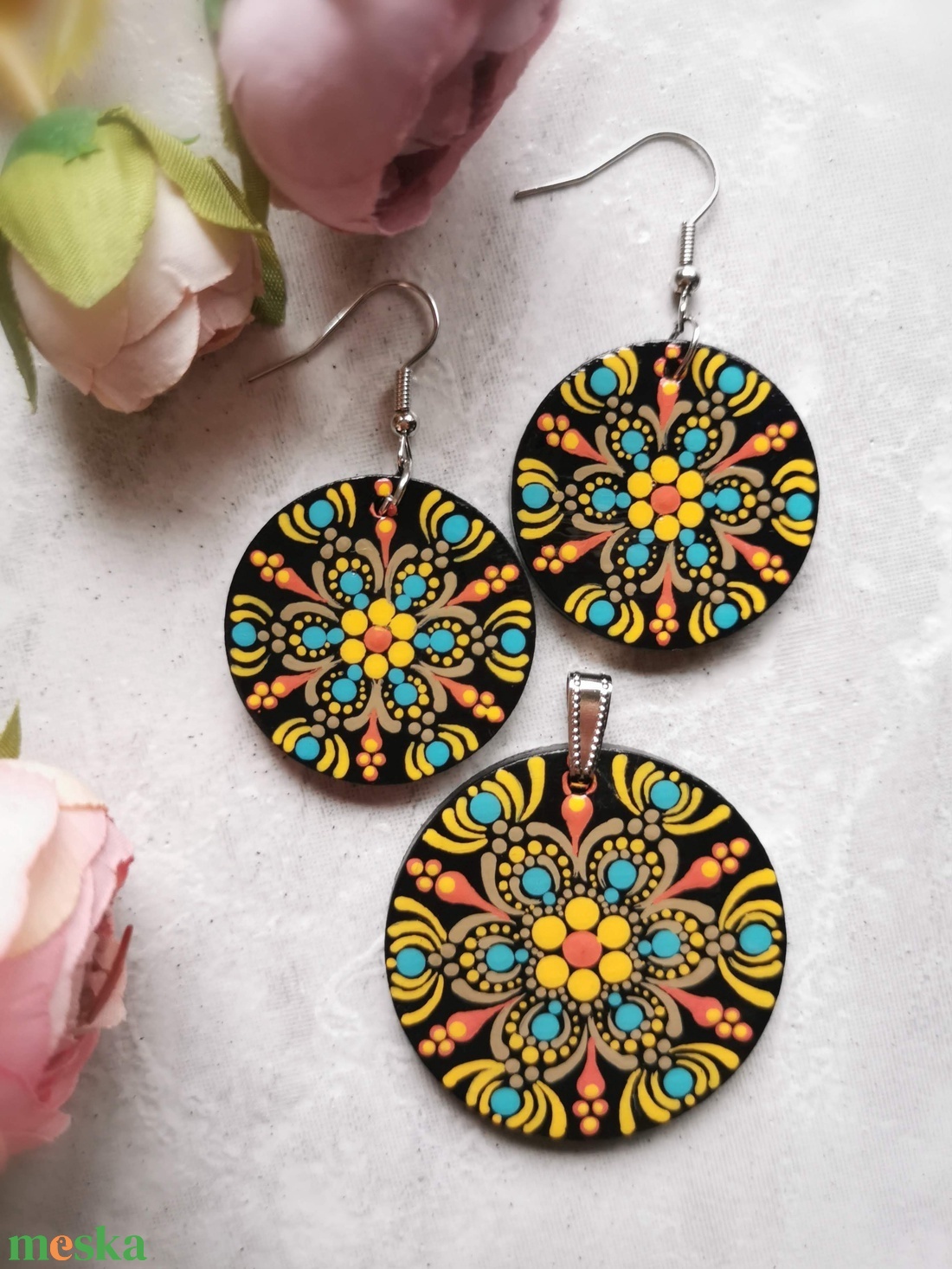 Többféle fa medál + fülbevaló szett - Menta/Narancssárga/Citromsárga választható variációkban - ékszer - ékszerszett - Meska.hu