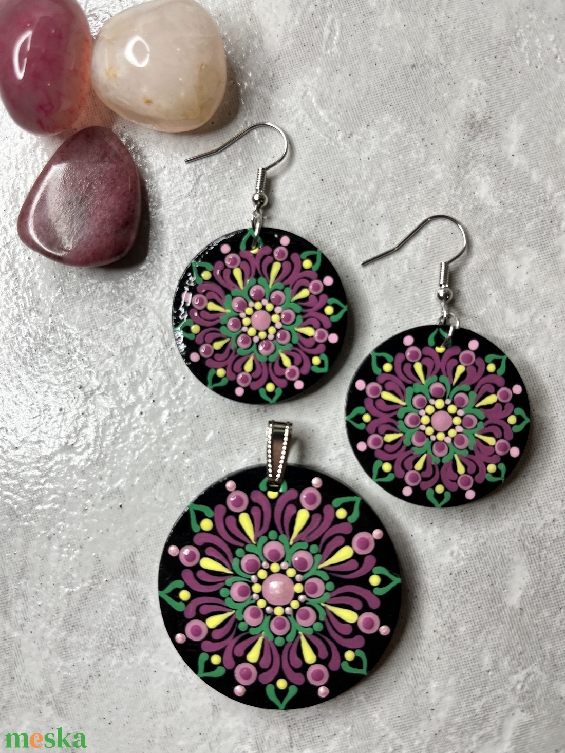 Többféle fa medál + fülbevaló szett - Zöld-narancssárga/ Rózsaszín-kék/ Mályva választható variációkban - ékszer - ékszerszett - Meska.hu