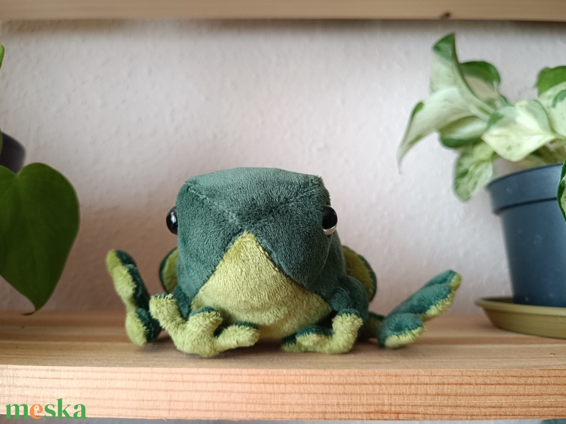 Plüss béka - játék & sport - plüssállat & játékfigura - béka - Meska.hu