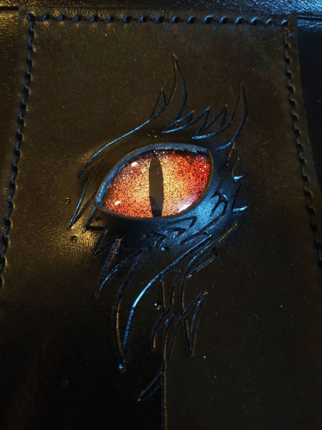 Sárkányszemes kockadobó tálca - PIROS szemmel - játék & sport - táblajáték és kártyajáték - társasjátékok - dobókocka - Meska.hu