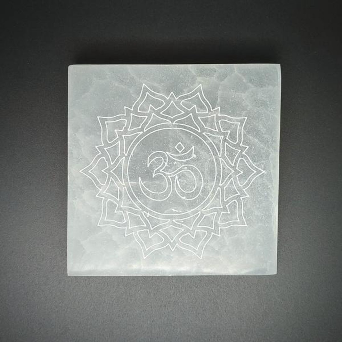 Szelenit négyzet om mandala 9-10cm - kellékek & szerszámok - ásvány alapanyag - szelenit korong - Meska.hu