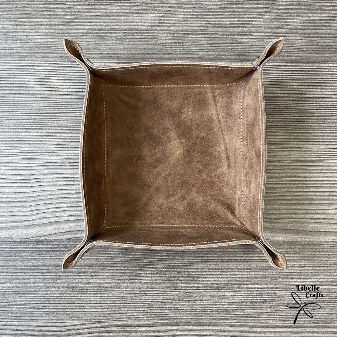 Színes bőr tálca - világosbarna (koptatott) -  - Meska.hu