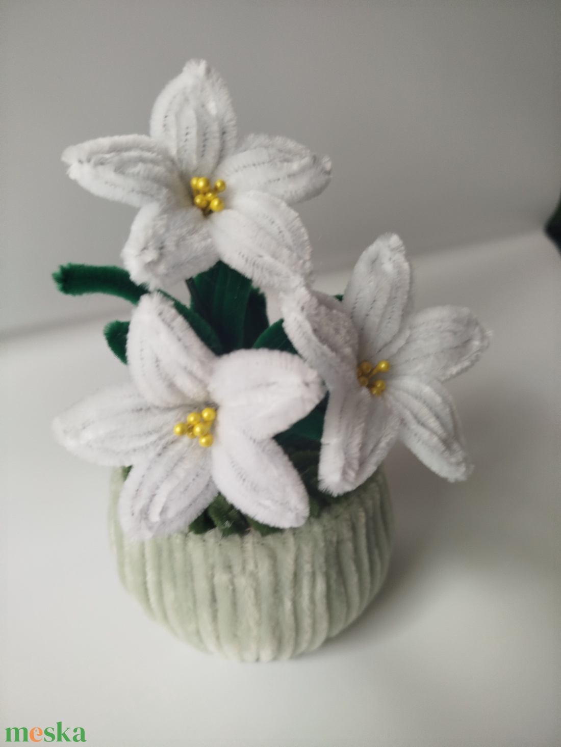 Kézzel készült fehér liliom kaspó � örök virág, elegáns ajándék - otthon & életmód - virágdekoráció - virágdíszek - virágdísz kaspóban - Meska.hu