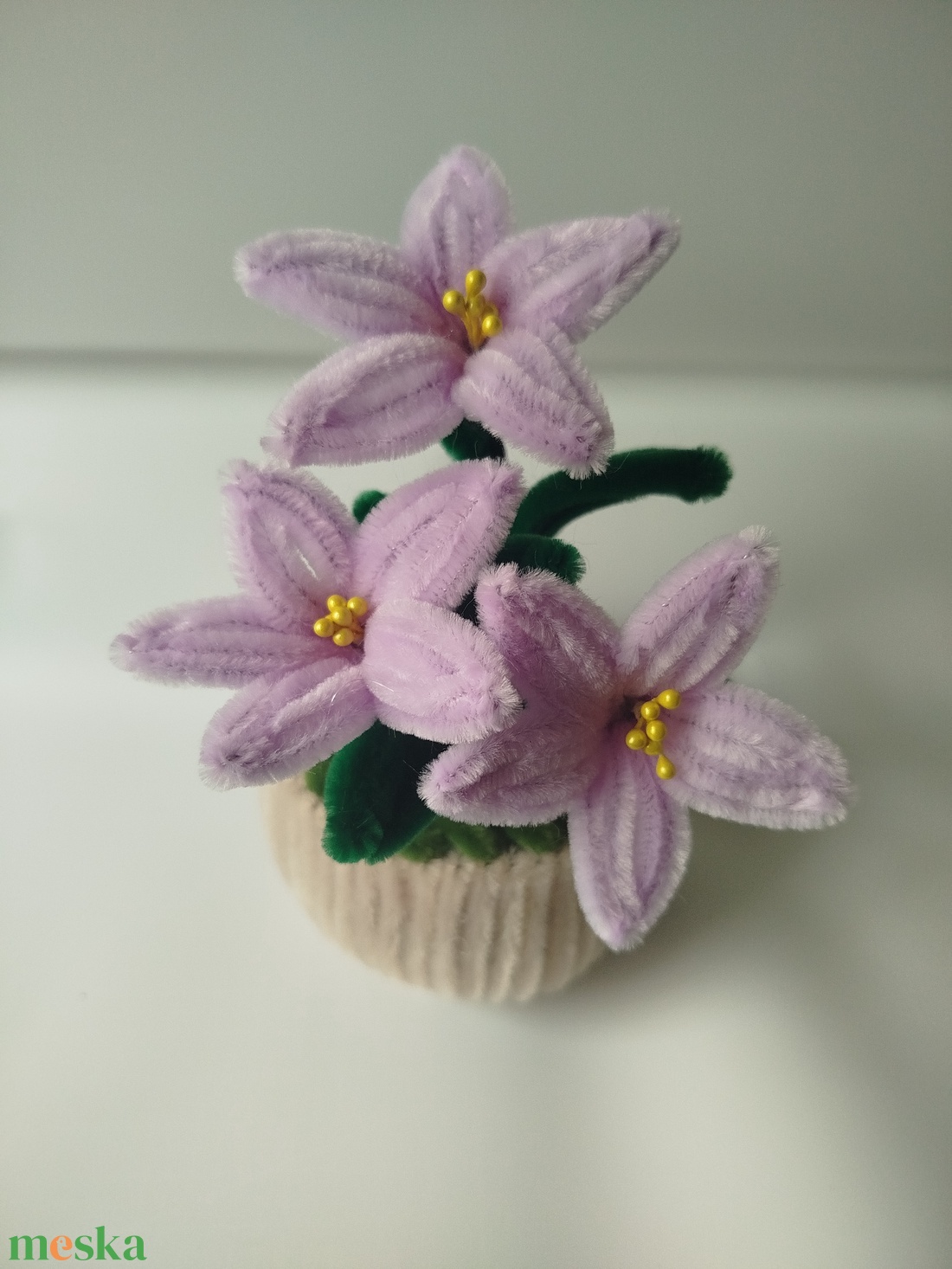 Kézzel készült lila liliom kaspó � örök virág, kedves ajándék - otthon & életmód - virágdekoráció - virágdíszek - virágdísz kaspóban - Meska.hu