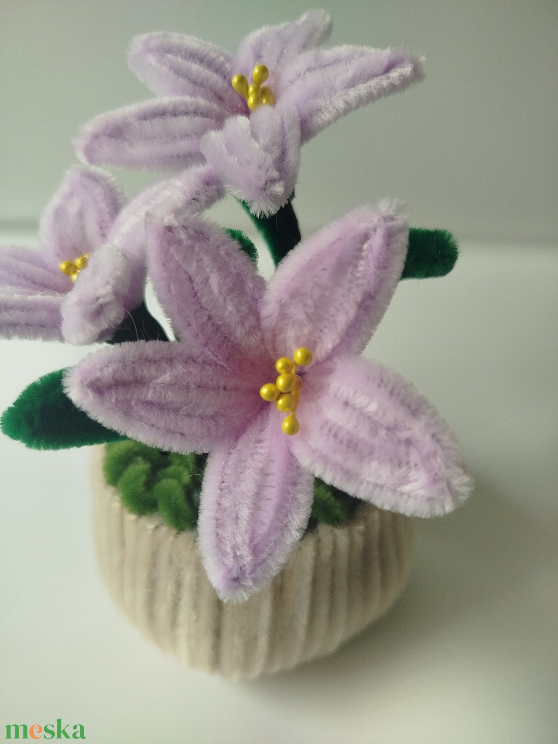 Kézzel készült lila liliom kaspó � örök virág, kedves ajándék - otthon & életmód - virágdekoráció - virágdíszek - virágdísz kaspóban - Meska.hu