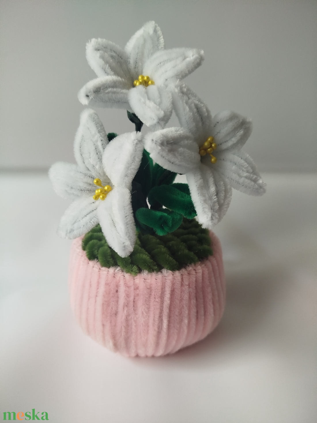 Fehér liliom rózsaszín kaspóban � kézzel készült örök virág - otthon & életmód - virágdekoráció - virágdíszek - virágdísz kaspóban - Meska.hu