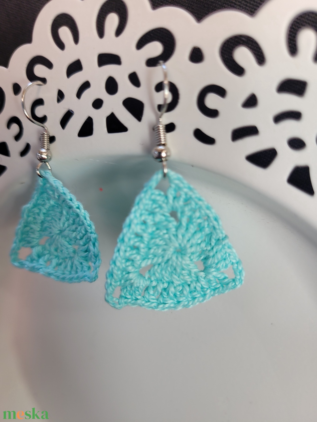 Kis háromszög lógós fülbevaló - ékszer - fülbevaló - lógó fülbevaló - Meska.hu