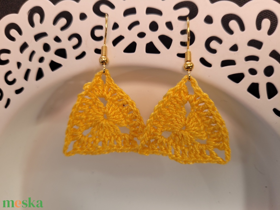 Kis háromszög lógós fülbevaló - ékszer - fülbevaló - lógó fülbevaló - Meska.hu