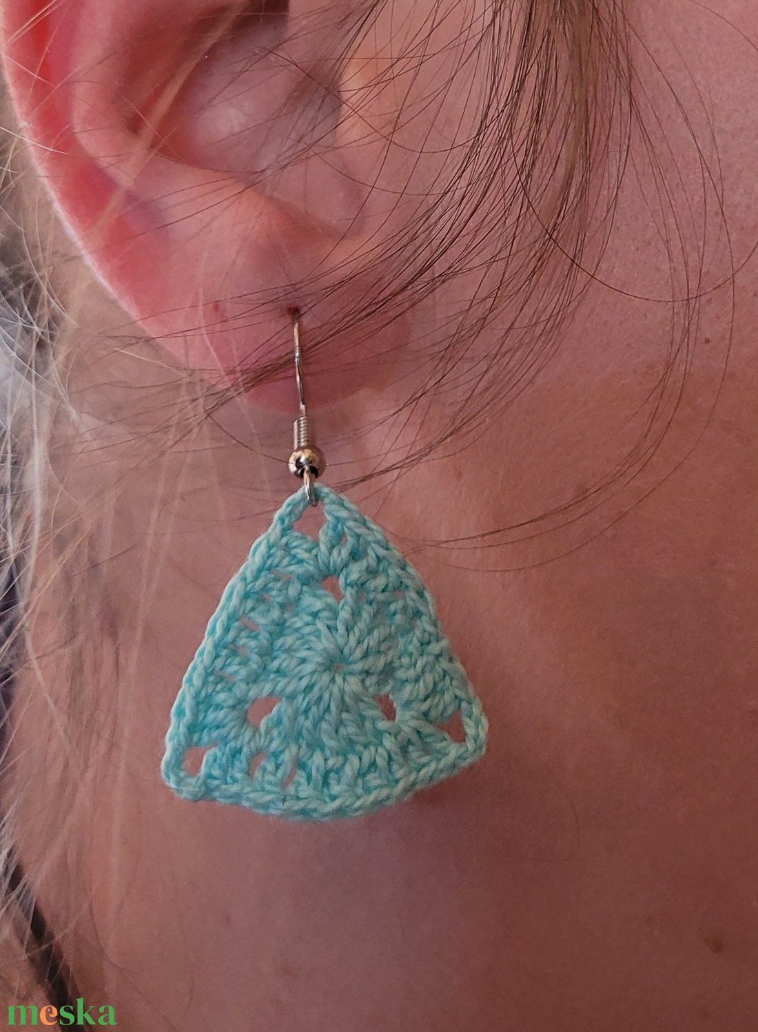 Kis háromszög lógós fülbevaló - ékszer - fülbevaló - lógó fülbevaló - Meska.hu