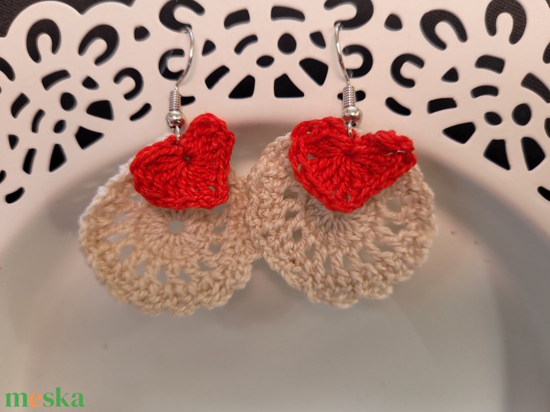 Szíves csipkerék - ékszer - fülbevaló - lógó fülbevaló - Meska.hu