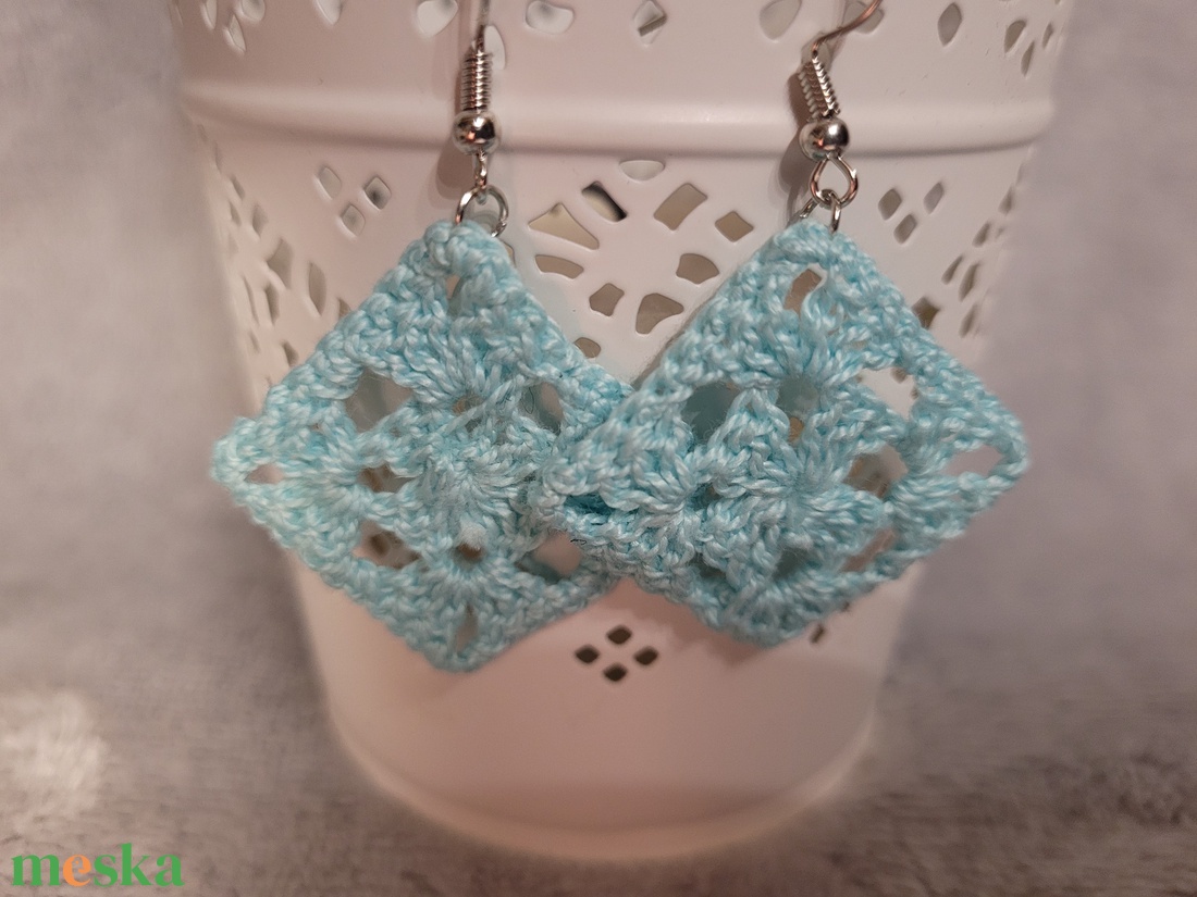 Kis négyszög fülbevaló - ékszer - fülbevaló - lógó fülbevaló - Meska.hu