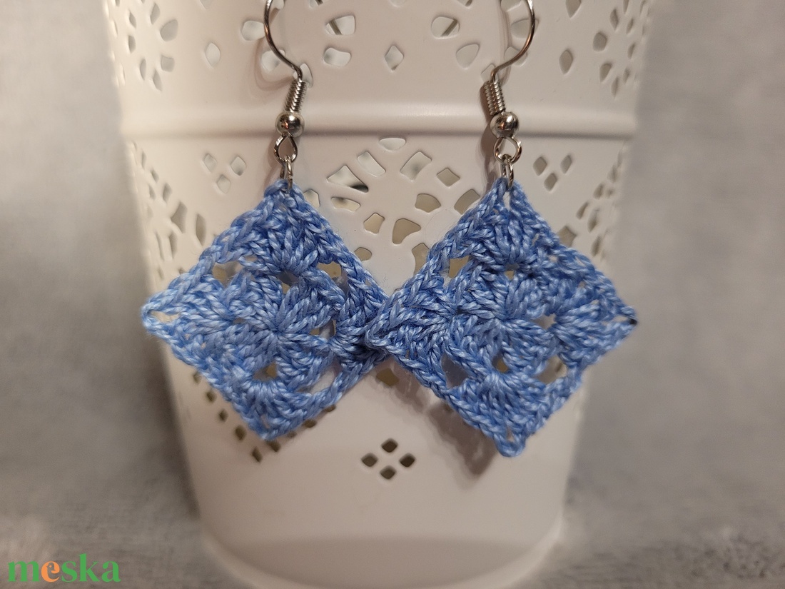 Kis négyszög fülbevaló - ékszer - fülbevaló - lógó fülbevaló - Meska.hu