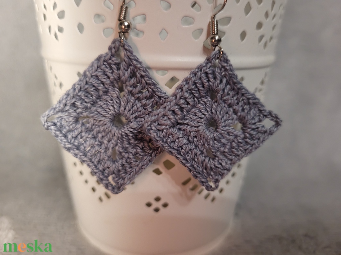 Kis négyszög fülbevaló - ékszer - fülbevaló - lógó fülbevaló - Meska.hu