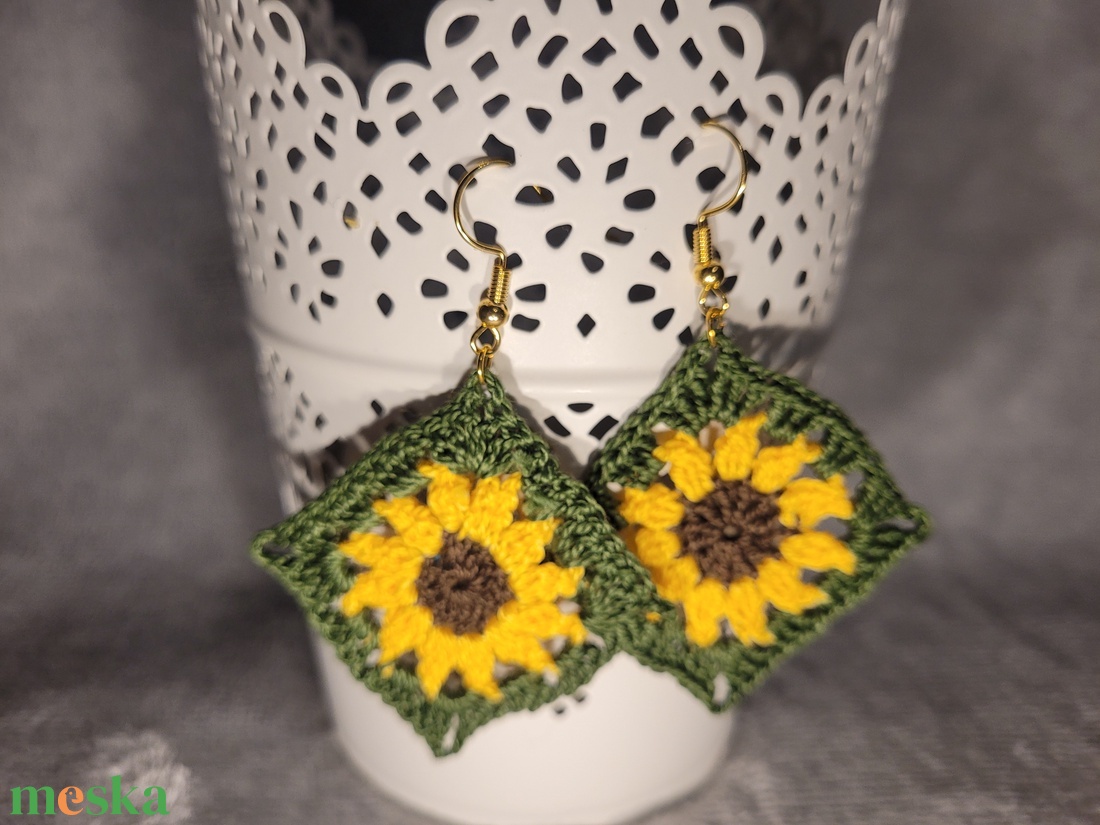 Napraforgó fülbevaló - ékszer - fülbevaló - lógó fülbevaló - Meska.hu