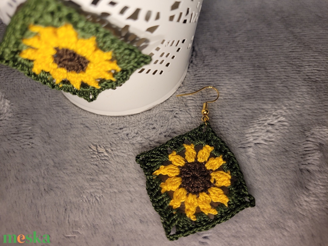 Napraforgó fülbevaló - ékszer - fülbevaló - lógó fülbevaló - Meska.hu