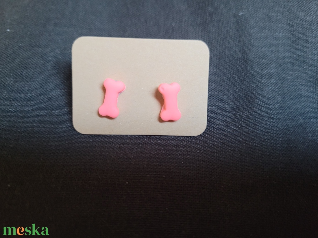 Pici csont fülbevaló - ékszer - fülbevaló - pötty fülbevaló - Meska.hu