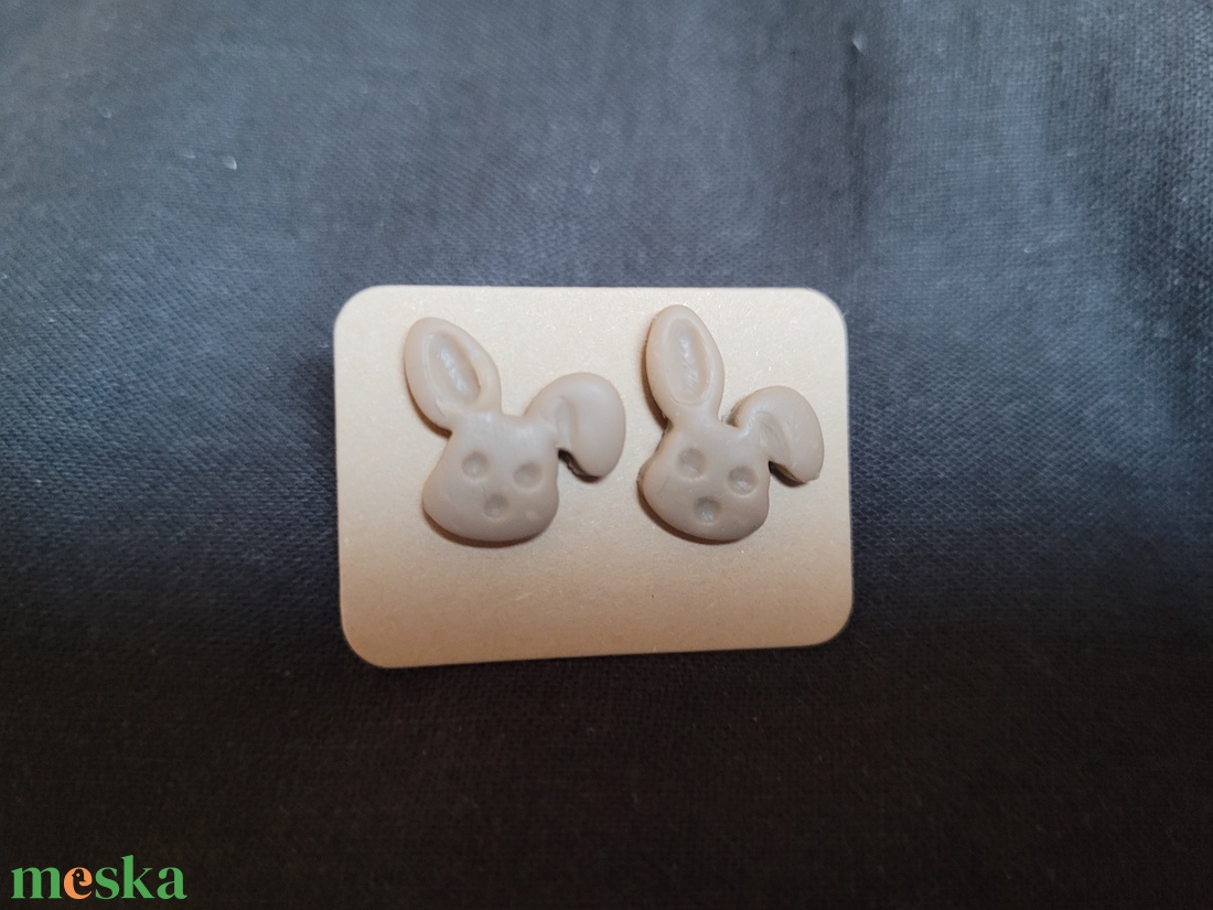 Nyuszi fej fülbevaló - ékszer - fülbevaló - pötty fülbevaló - Meska.hu