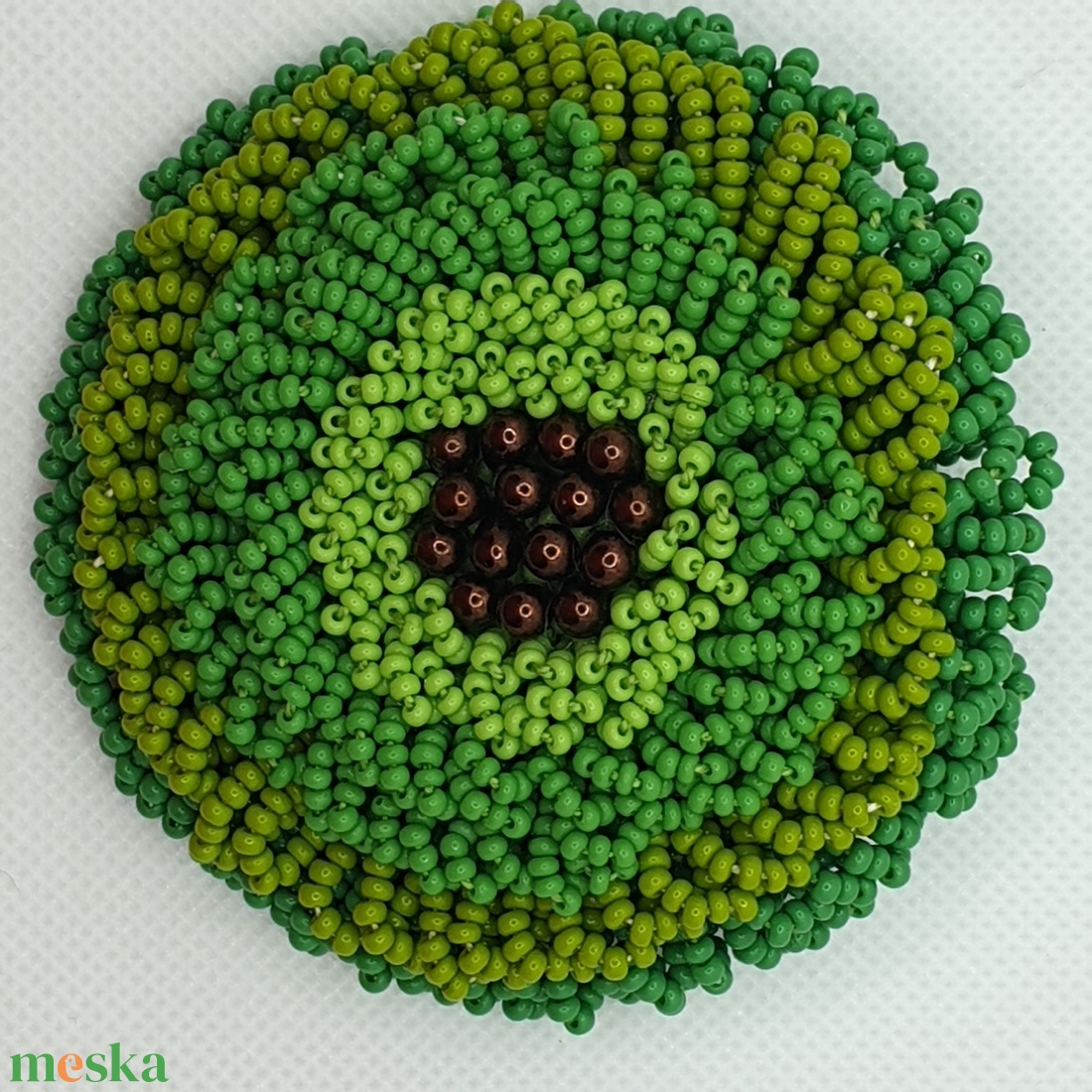 Gyöngyhorgolt bross  - ékszer - kitűző és bross - Meska.hu