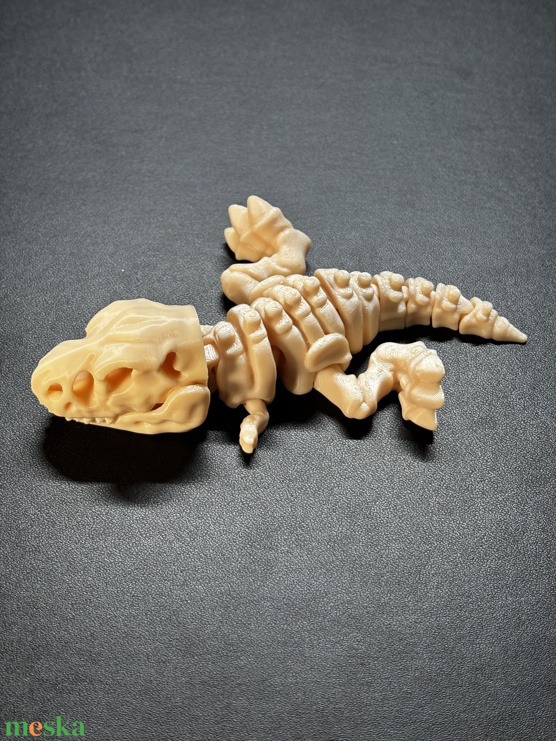 Flexi T-Rex dinoszaurusz figura - Mozgatható gerincű 3D nyomtatott T-Rex csontváz, fidget játék és asztali dísz, 12 cm - otthon & életmód - dekoráció - dekoratív figurák és szobrok - Meska.hu