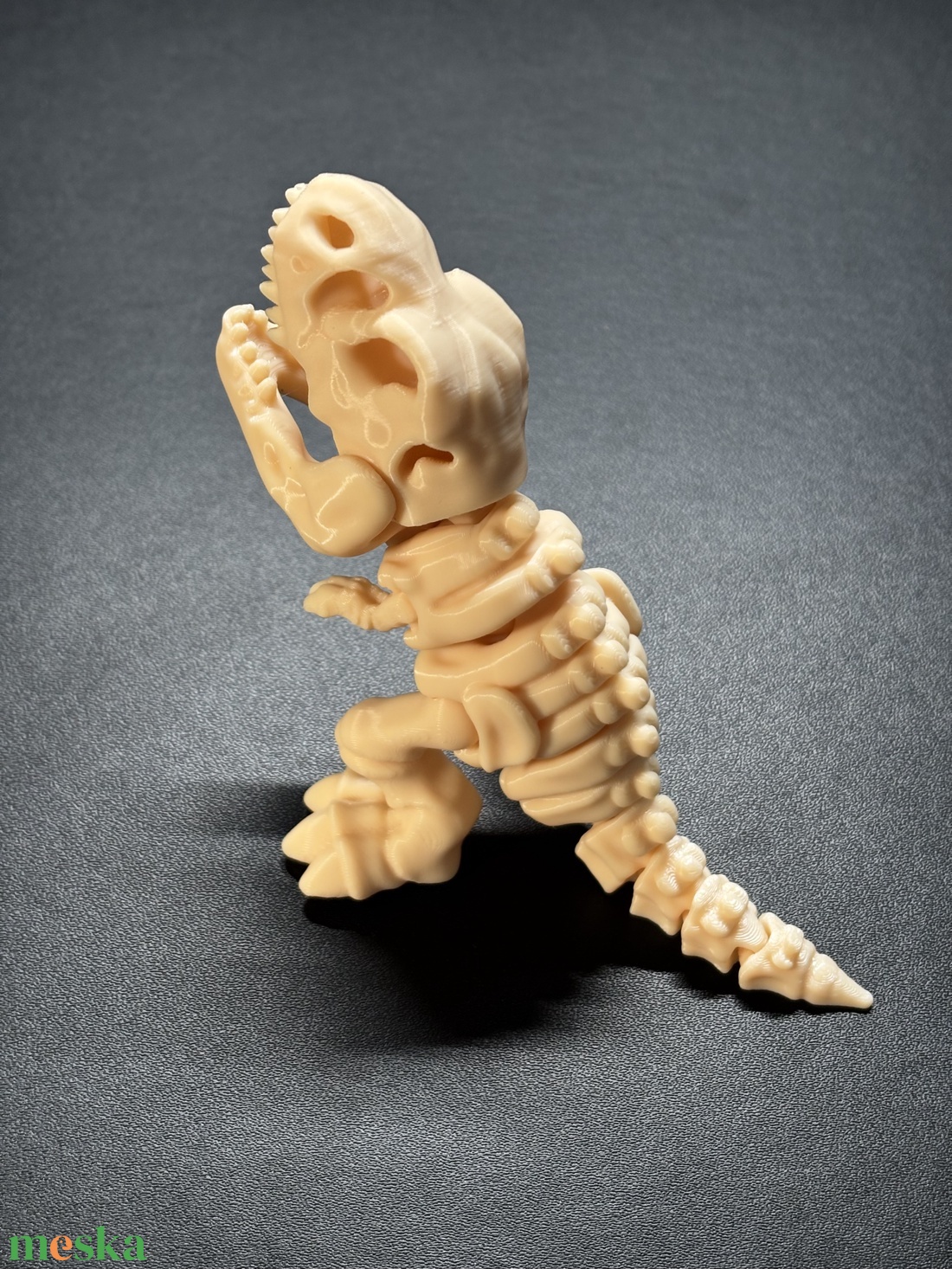 Flexi T-Rex dinoszaurusz figura - Mozgatható gerincű 3D nyomtatott T-Rex csontváz, fidget játék és asztali dísz, 12 cm - otthon & életmód - dekoráció - dekoratív figurák és szobrok - Meska.hu