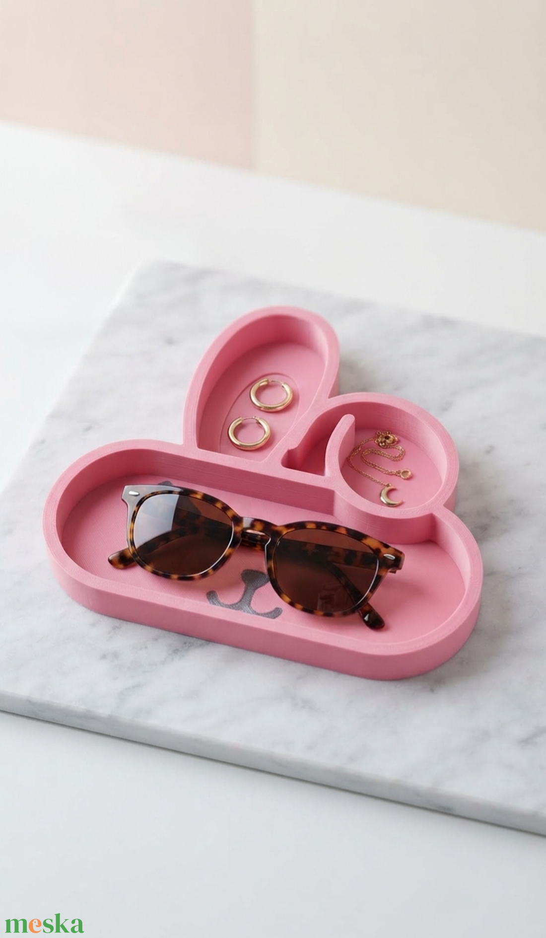 BTS / BT21 Cooky ihlette rekeszes szemüveg- és ékszertartó tálca - ékszer - ékszertartó - ékszertartó tál - Meska.hu