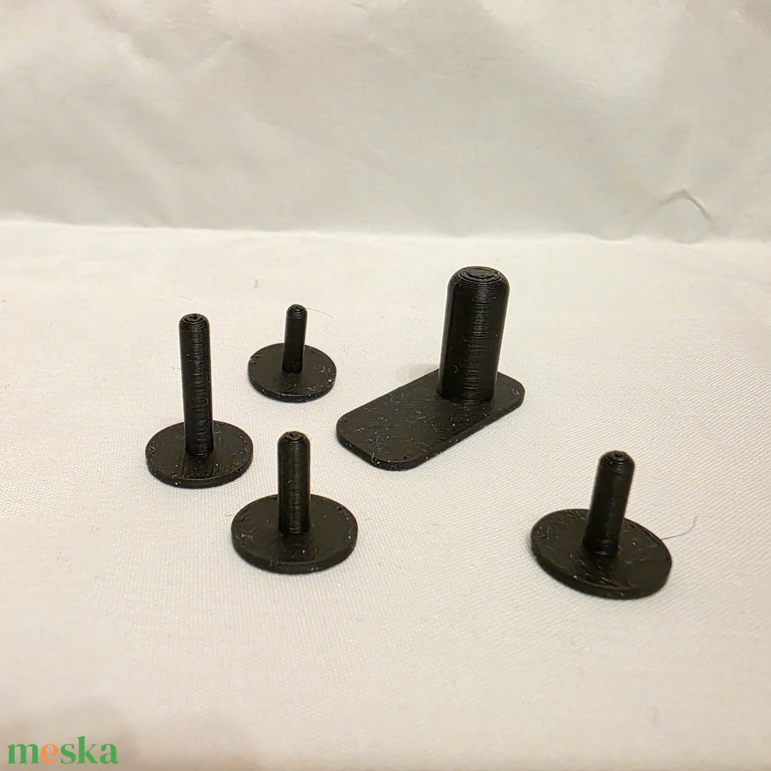 Pop tartópálca a lebegő figuráknak. - otthon & életmód - tárolás & rendszerezés - íróasztali tároló - Meska.hu