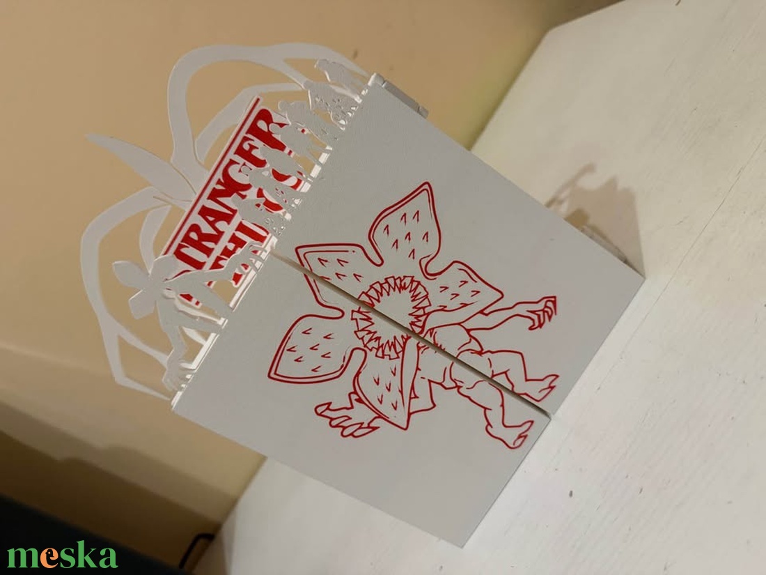 Stranger Things Kinder Joy tartó - otthon & életmód - dekoráció - asztal és polc dekoráció - dekorációs tál, tartó - Meska.hu