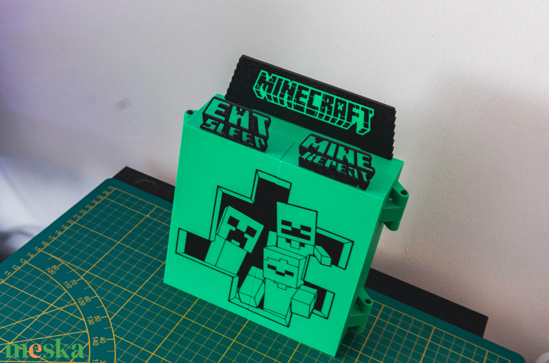 Minecraft Kinder Joy és minifigura gyűjtői polc  - otthon & életmód - dekoráció - asztal és polc dekoráció - dekorációs tál, tartó - Meska.hu