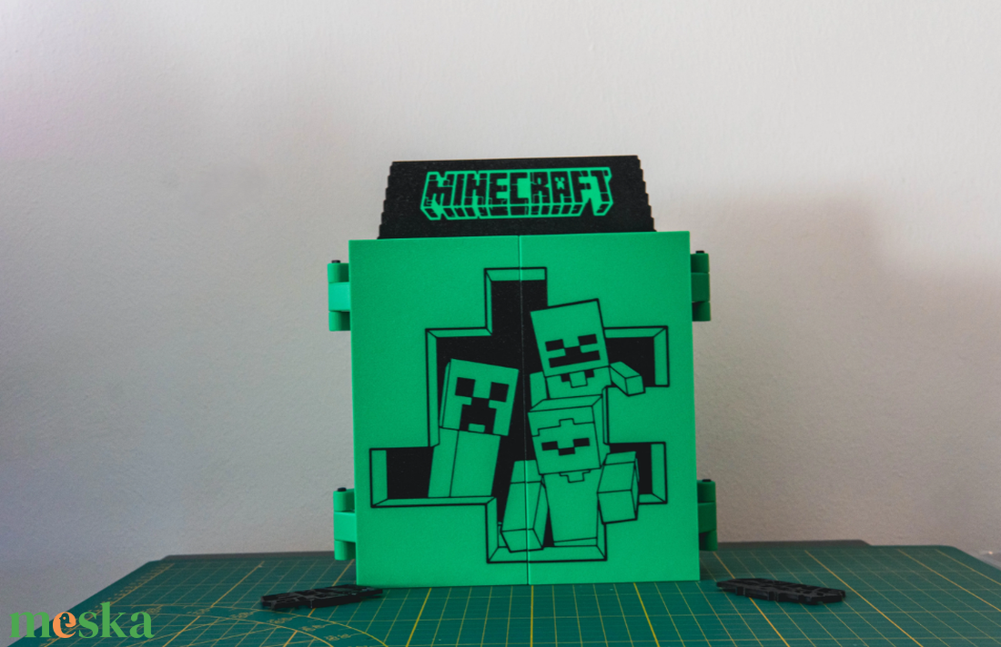 Minecraft Kinder Joy és minifigura gyűjtői polc  - otthon & életmód - dekoráció - asztal és polc dekoráció - dekorációs tál, tartó - Meska.hu