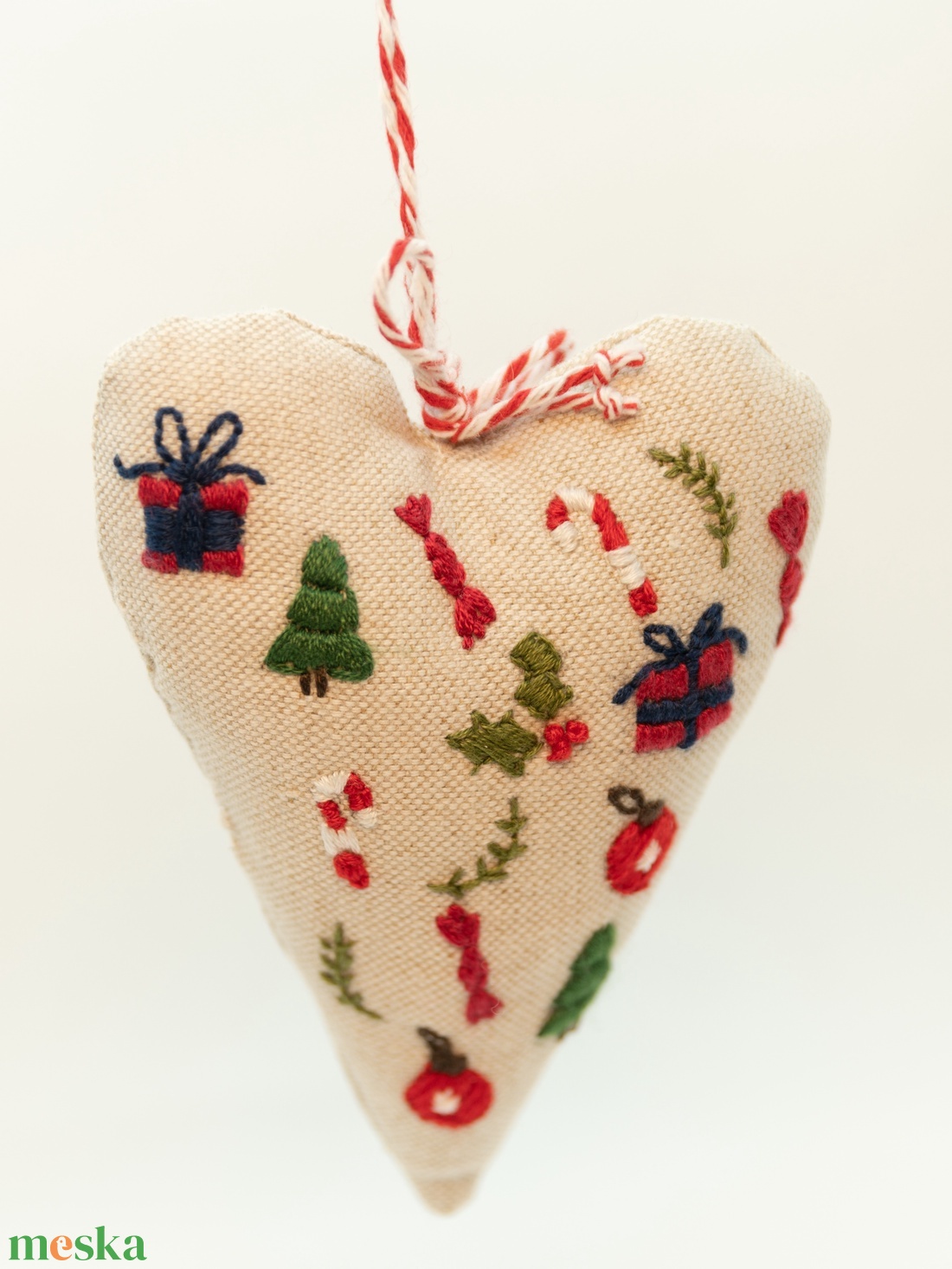 Karácsonyi hímzett dísz szív alakú / PRUCKA - karácsony - karácsonyi lakásdekoráció - karácsonyfadíszek - Meska.hu