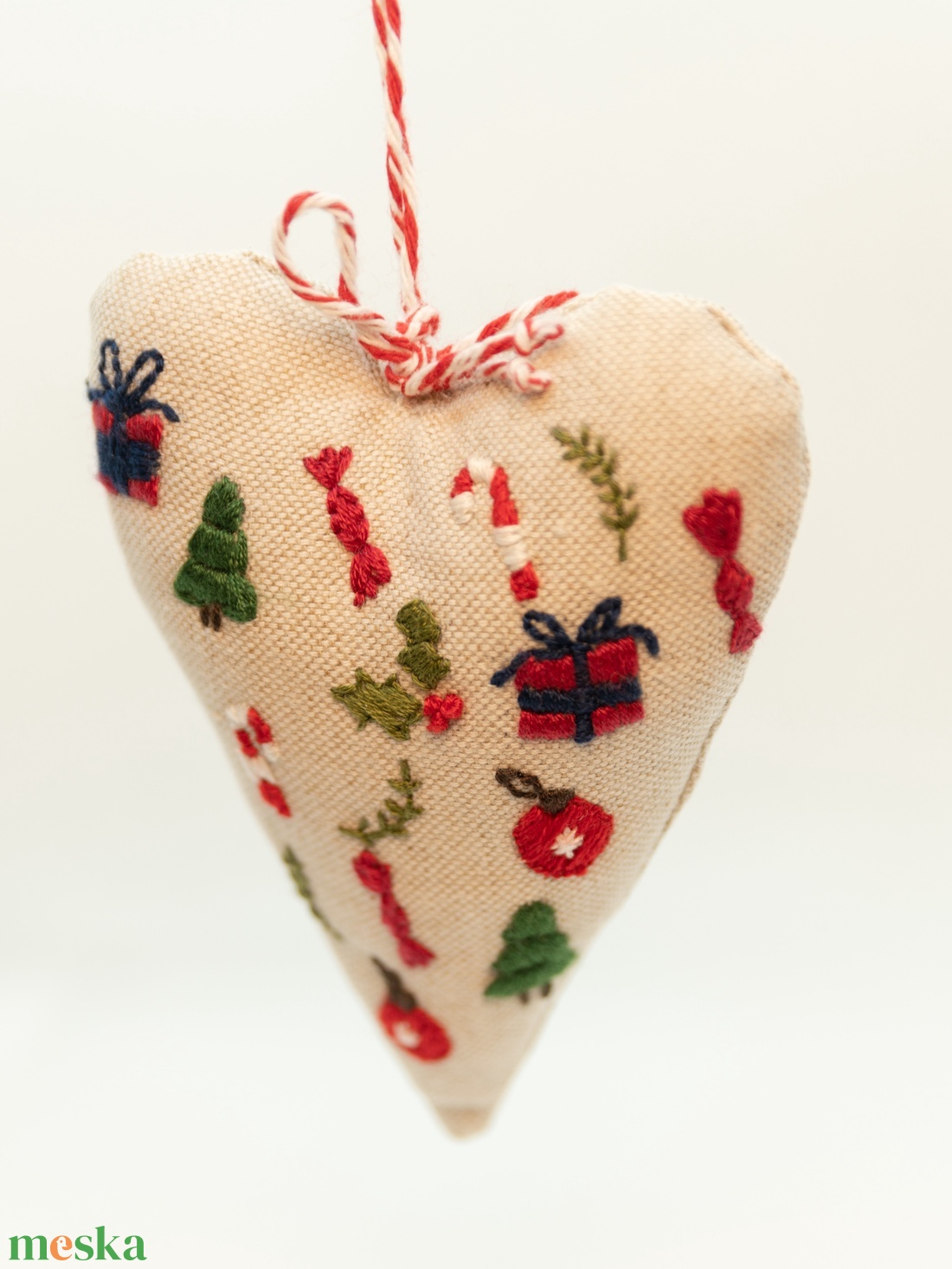 Karácsonyi hímzett dísz szív alakú / PRUCKA - karácsony - karácsonyi lakásdekoráció - karácsonyfadíszek - Meska.hu
