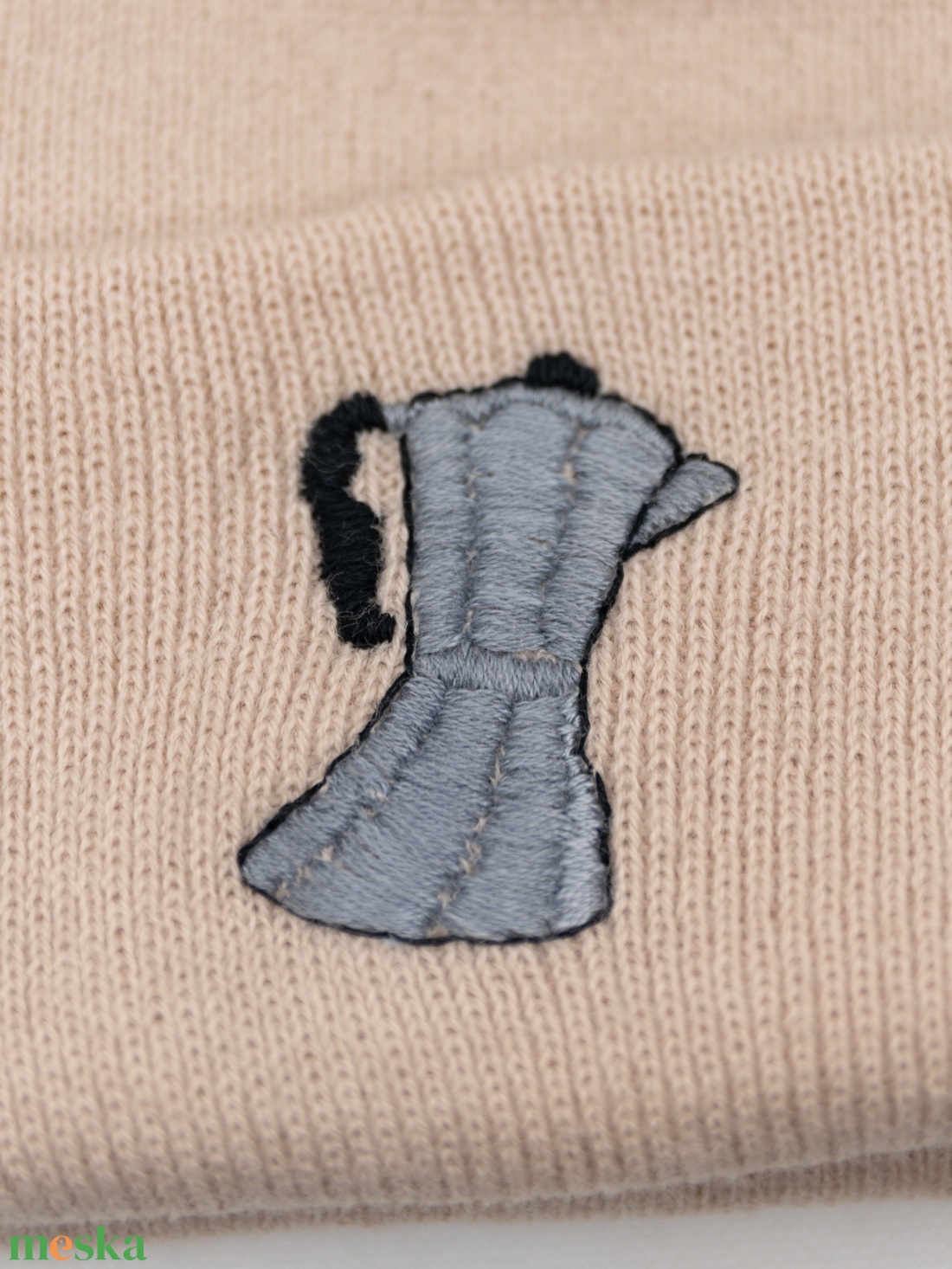 Téli sapka kézzel hímzett mintával kávéfőző / PRUCKA - ruha & divat - sál, sapka, kendő - sapka - Meska.hu