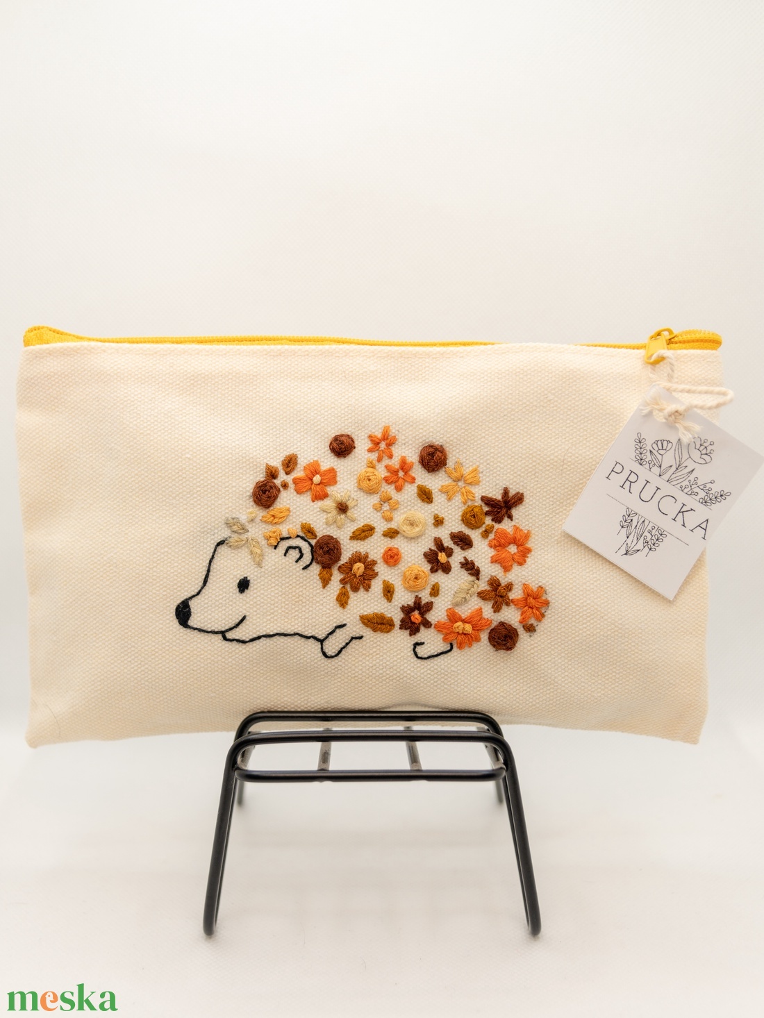 süni mintás kézzel hímzett neszeszer / PRUCKA - otthon & életmód - papír, írószer - tolltartó & ceruzatekercs - Meska.hu