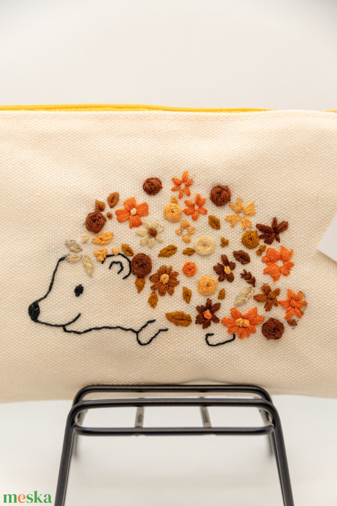 süni mintás kézzel hímzett neszeszer / PRUCKA - otthon & életmód - papír, írószer - tolltartó & ceruzatekercs - Meska.hu