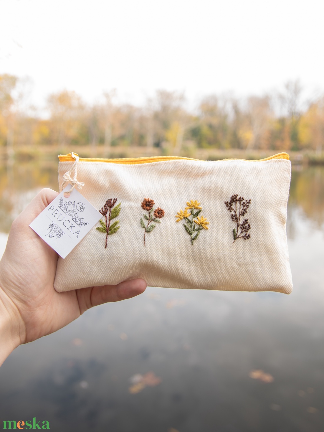 virágos mintás kézzel hímzett egyedi tolltartó/neszeszer / PRUCKA - otthon & életmód - papír, írószer - tolltartó & ceruzatekercs - Meska.hu