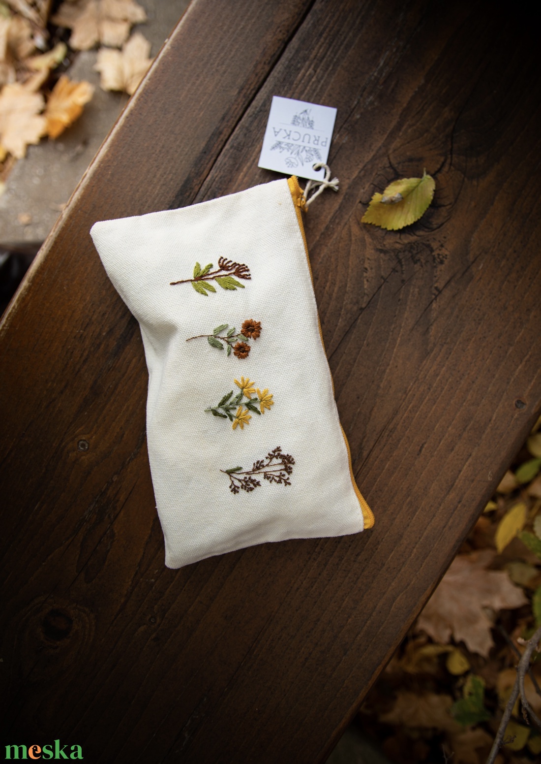 virágos mintás kézzel hímzett egyedi tolltartó/neszeszer / PRUCKA - otthon & életmód - papír, írószer - tolltartó & ceruzatekercs - Meska.hu