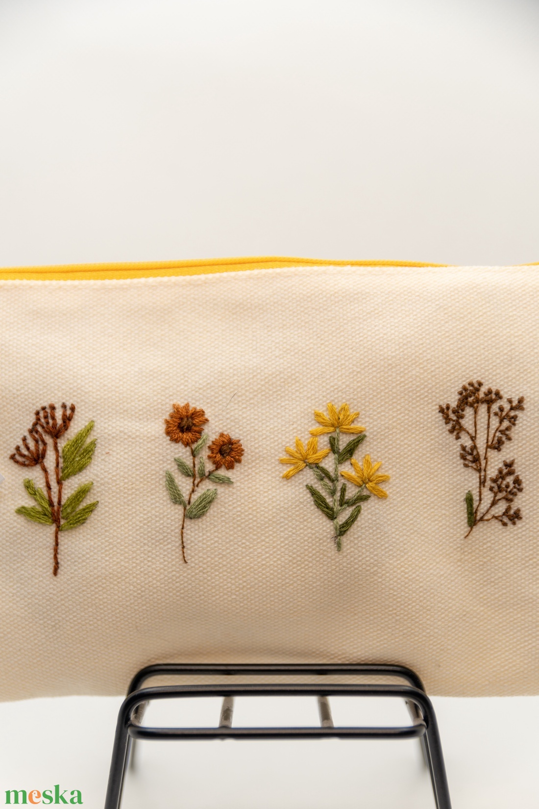 virágos mintás kézzel hímzett egyedi tolltartó/neszeszer / PRUCKA - otthon & életmód - papír, írószer - tolltartó & ceruzatekercs - Meska.hu