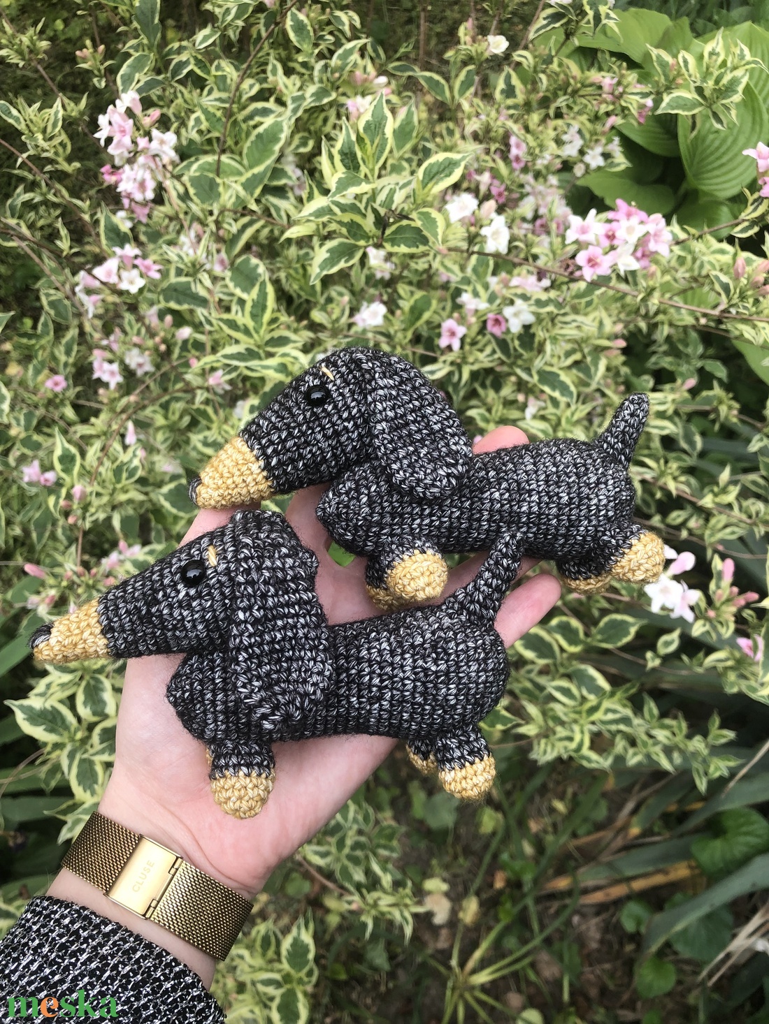 Horgolt tacskó - játék & sport - plüssállat & játékfigura - kutya - Meska.hu