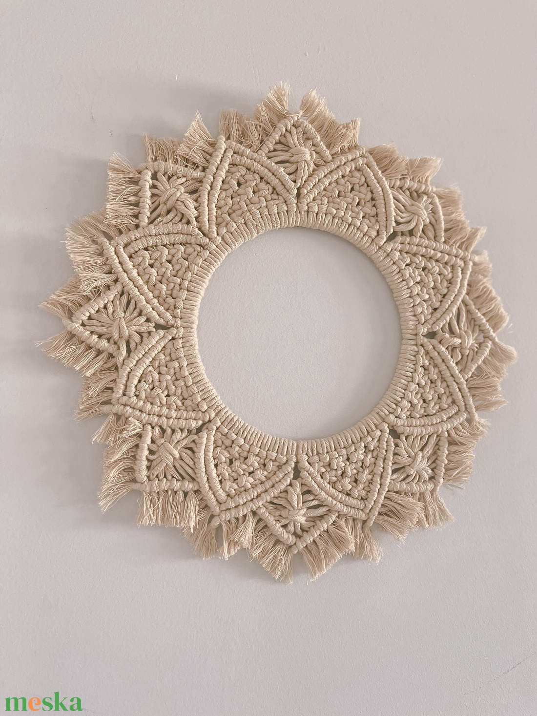 Makramé mandala, makramé koszorú, natúr makramé dekor, bohém mandala - otthon & életmód - dekoráció - fali és függő dekoráció - falra akasztható dekor - Meska.hu