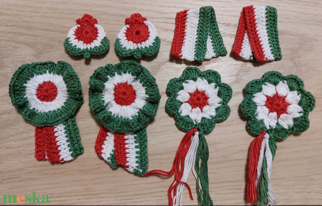 Horgolt kokárda - ékszer - kitűző és bross - kitűző - Meska.hu Horgolt kokárda - ékszer - kitűző és bross - kitűző - Meska.hu