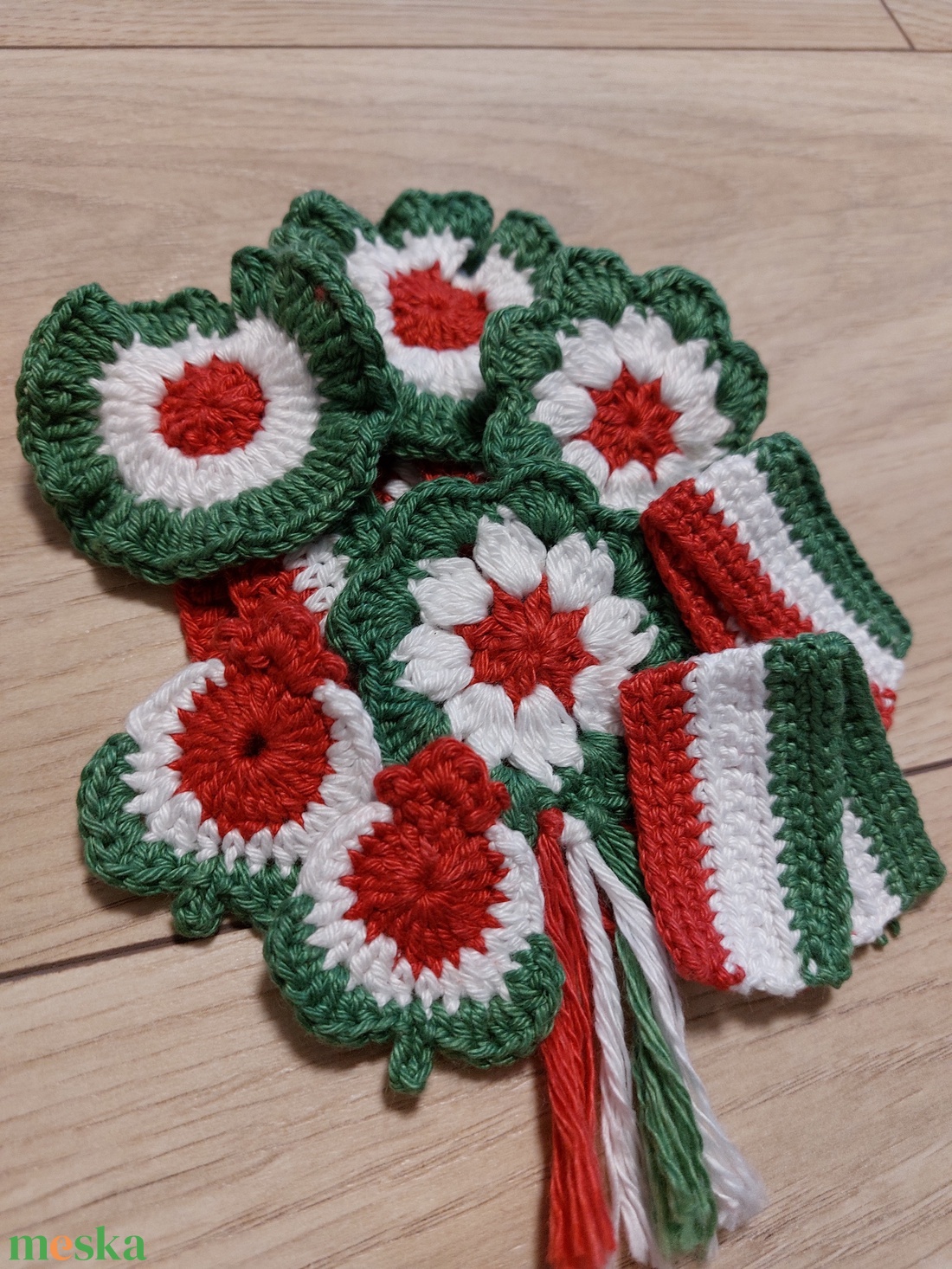 Horgolt kokárda - ékszer - kitűző és bross - kitűző - Meska.hu Horgolt kokárda - ékszer - kitűző és bross - kitűző - Meska.hu