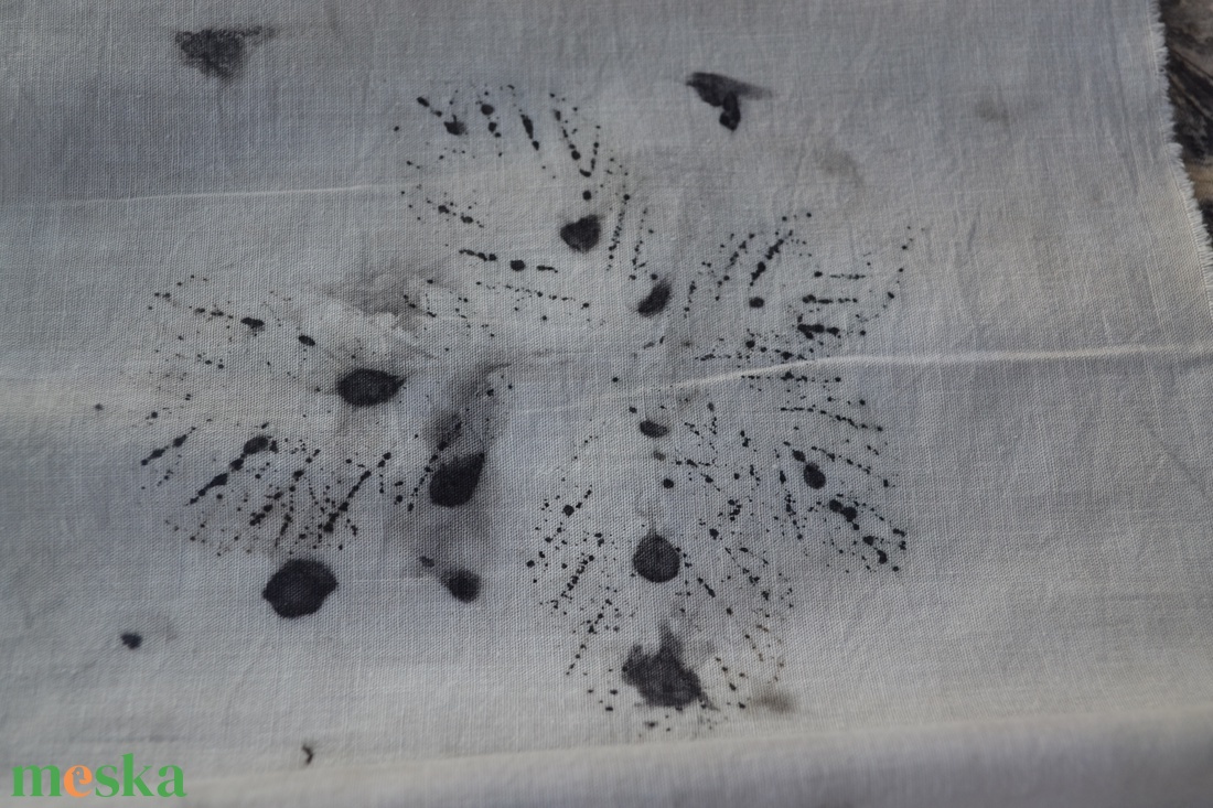 Eco print technikával készült lenvászon - otthon & életmód - konyhafelszerelés, tálalás - tálalás - terítő - Meska.hu Eco print technikával készült lenvászon - otthon & életmód - konyhafelszerelés, tálalás - tálalás - terítő - Meska.hu