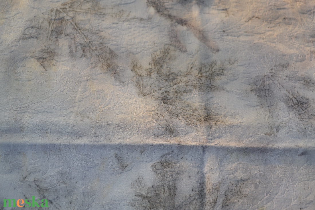 Eco print technikával készült damaszt asztalközép - otthon & életmód - konyhafelszerelés, tálalás - tálalás - terítő - Meska.hu Eco print technikával készült damaszt asztalközép - otthon & életmód - konyhafelszerelés, tálalás - tálalás - terítő - Meska.hu