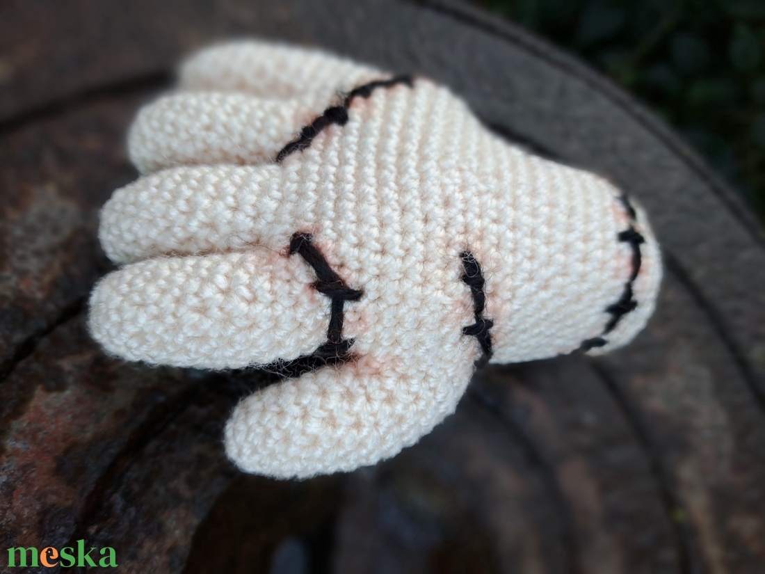 Wednesday doll báli ruhájában és Izé - amigurumi technikával - játék & sport - baba & babaház - baba - Meska.hu Wednesday doll báli ruhájában és Izé - amigurumi technikával - játék & sport - baba & babaház - baba - Meska.hu