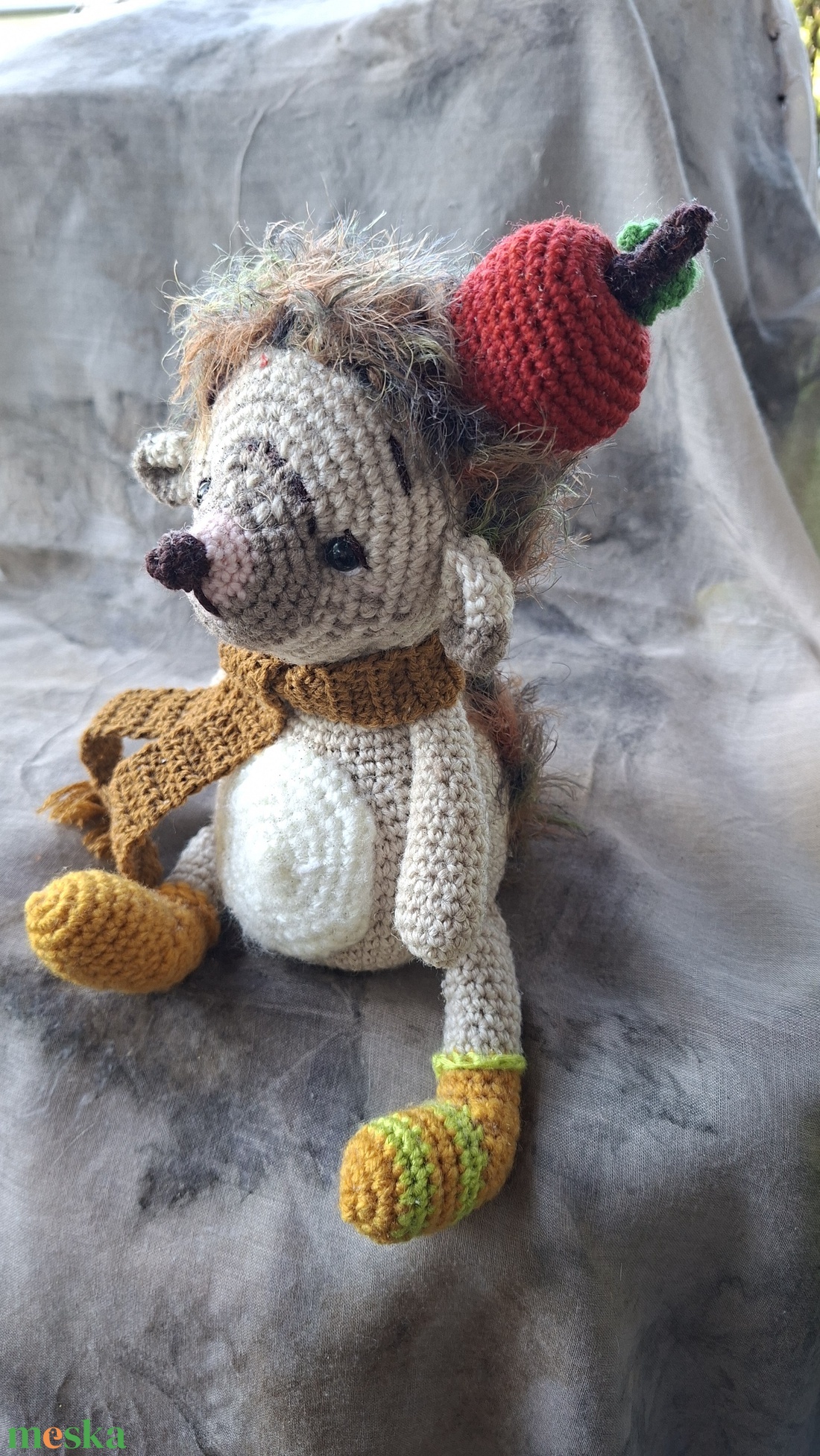 Süni almával, amigurumi technikával - játék & sport - plüssállat & játékfigura - plüss mesefigurák - Meska.hu